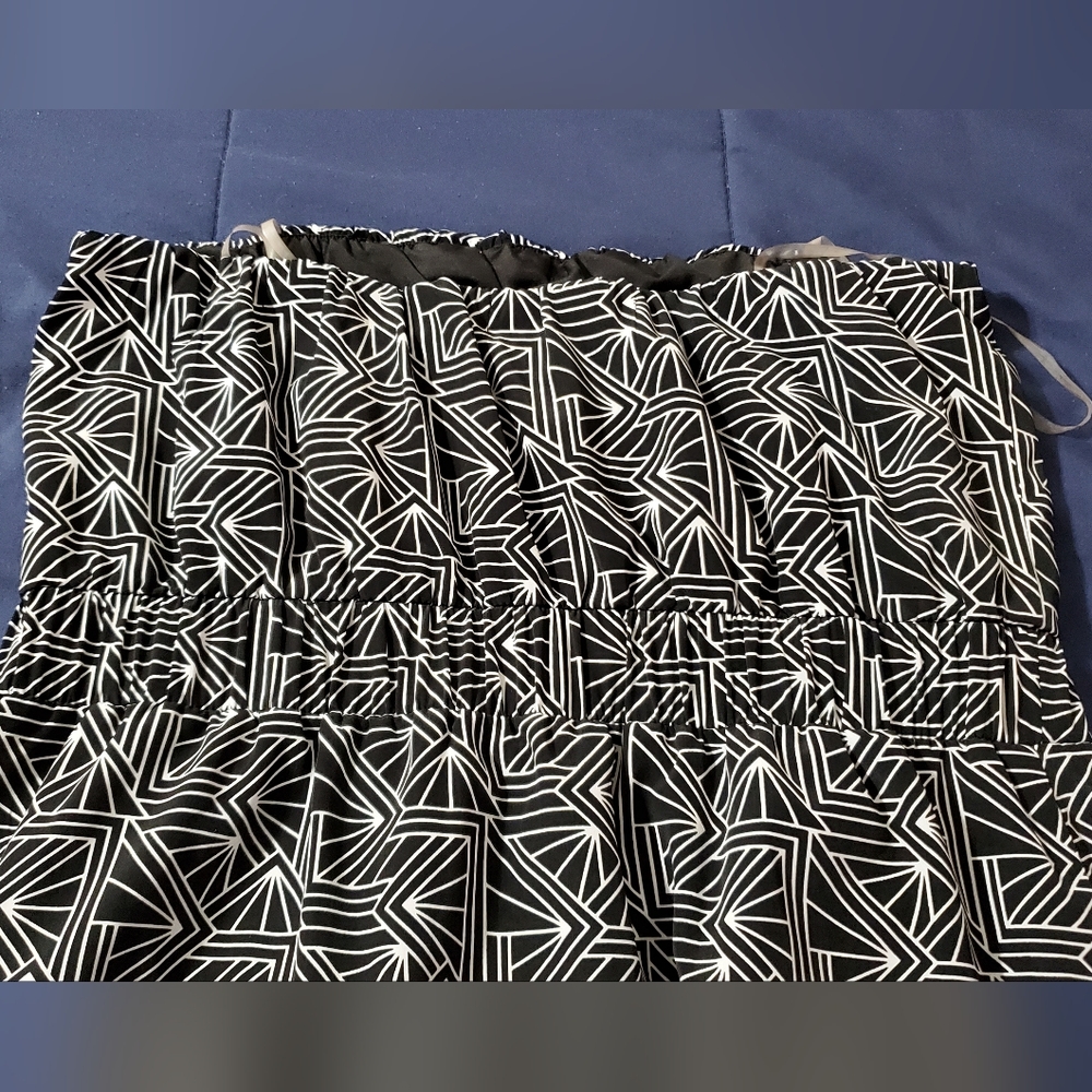 Abstract Strapless Dress - Picture 6 of 12